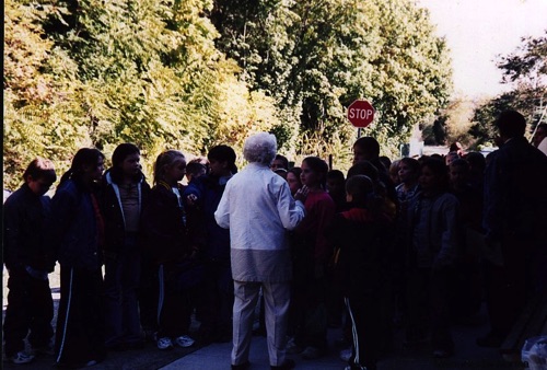 Lorraine greeting 4th Graders to 1915 Erie Station - 11/30/2002
