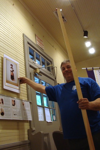 Rob hanging an exhibit panel May 5, 2017. (Leslie Smith photo) DSC09089.jpg